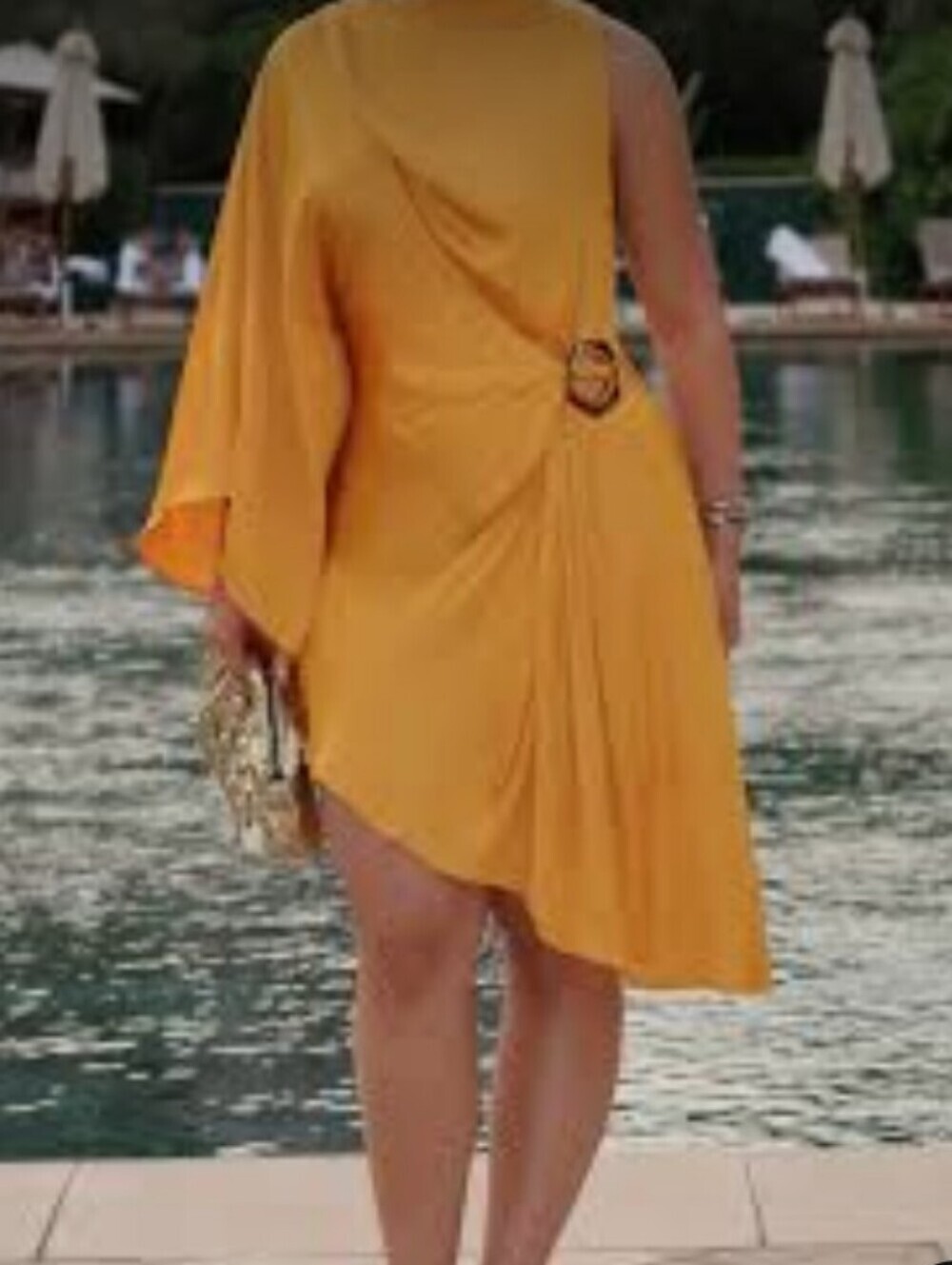 Elegant One-Shoulder Yellow Dress with Waist Ring - Picture 3 of 10